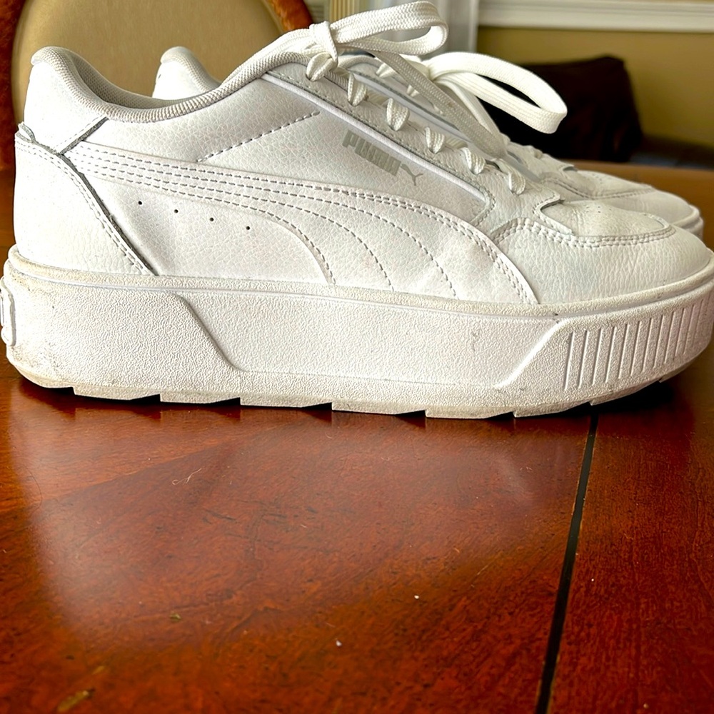Puma size 7 women’s Karmen rebel sneaker.